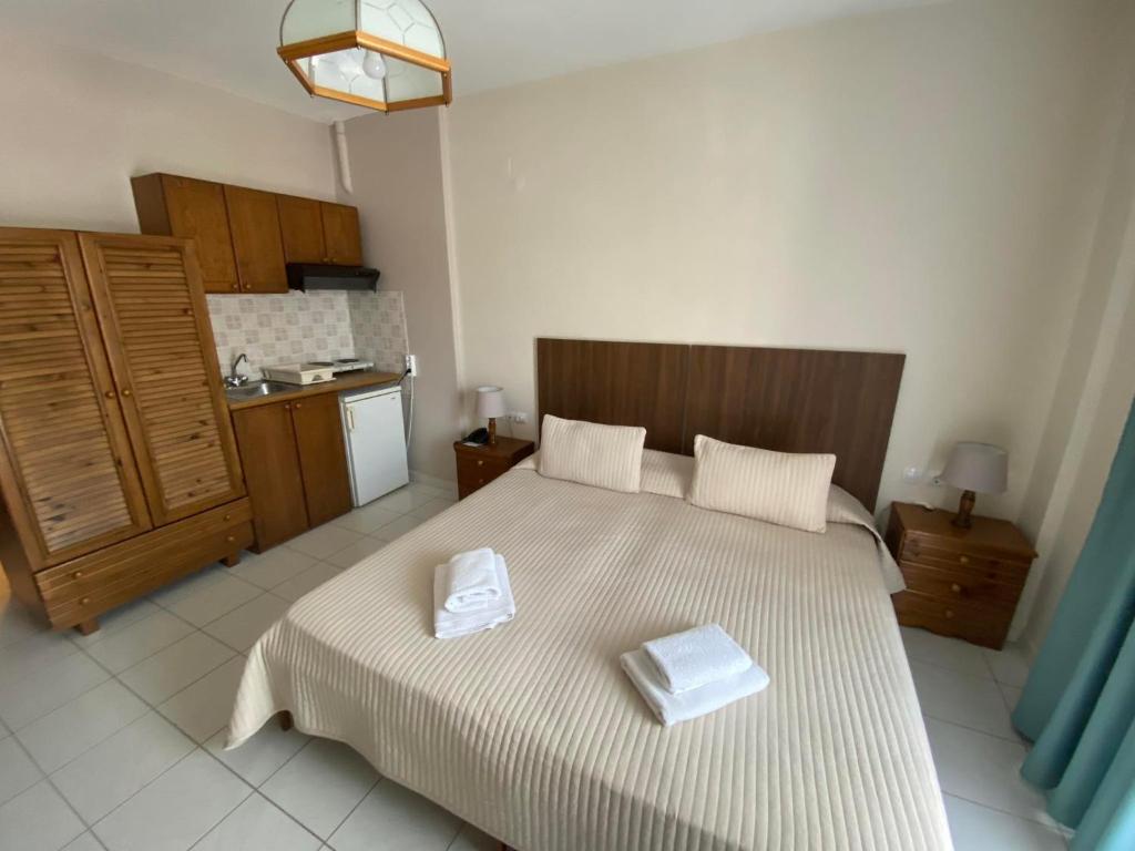 Postel nebo postele na pokoji v ubytování Hotel Pavlos - Studios