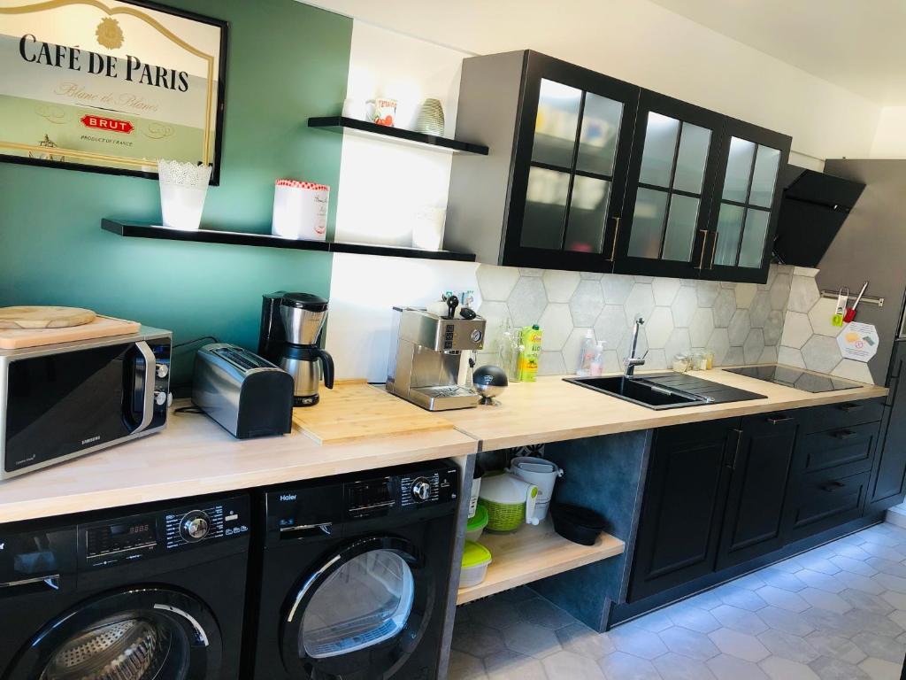 BedinReims luxe wonderful calm in city center, ideal for 2 adults and 3 children free parking - Apartamento De Dos Dormitorios