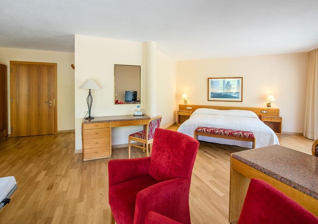 Postel nebo postele na pokoji v ubytování Hôtel des Bains de Saillon