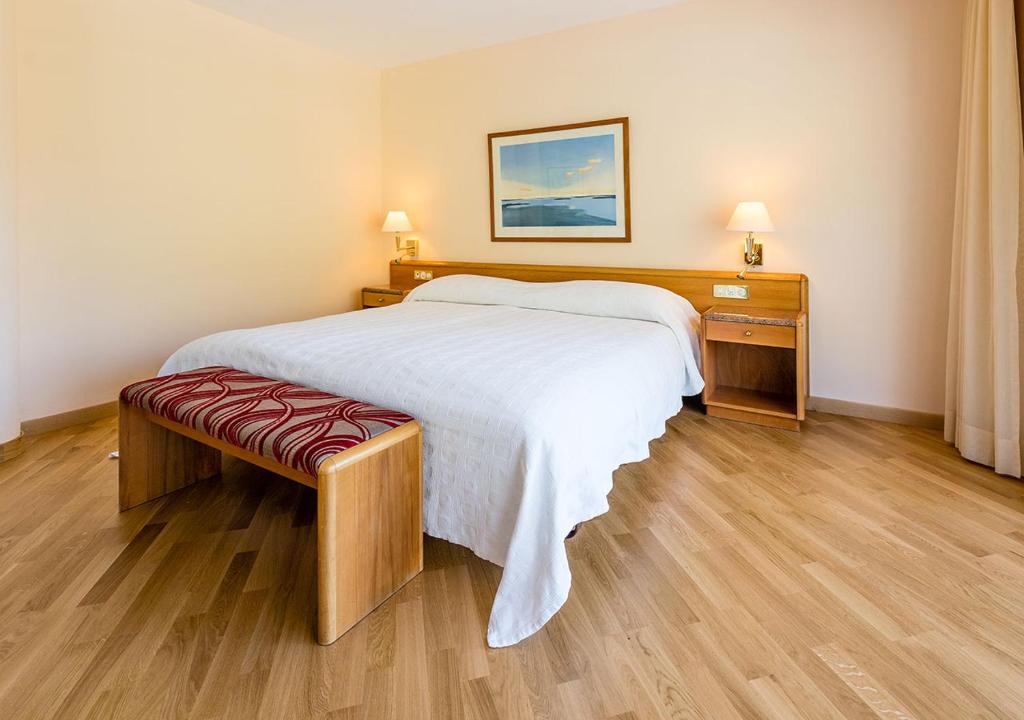 Postel nebo postele na pokoji v ubytování Hôtel des Bains de Saillon