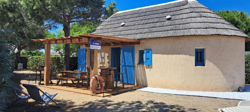 Το κτήριο όπου στεγάζεται  το παραθεριστικό πάρκο