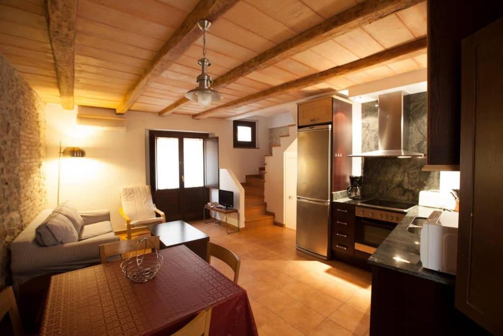 Kuchyňa alebo kuchynka v ubytovaní La Bella Lola Boutique Home