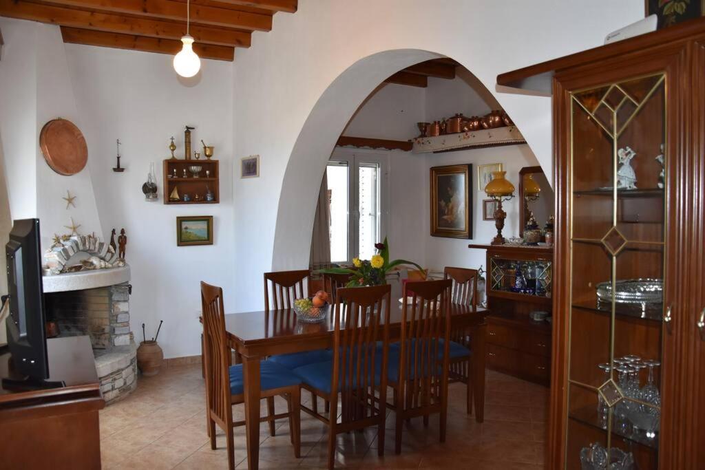 Fotografie z fotogalerie ubytování Villa with Amazing Sea View v destinaci Moutsoúna