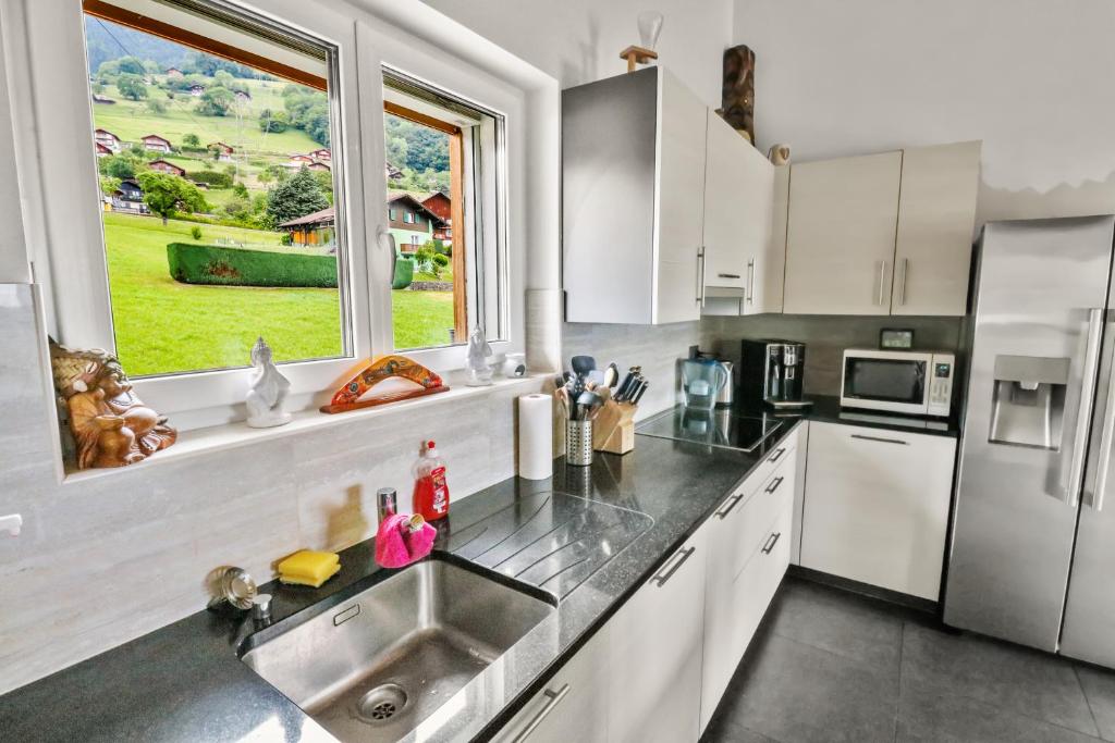 Kuchyň nebo kuchyňský kout v ubytování Logement avec vue sur la plaine