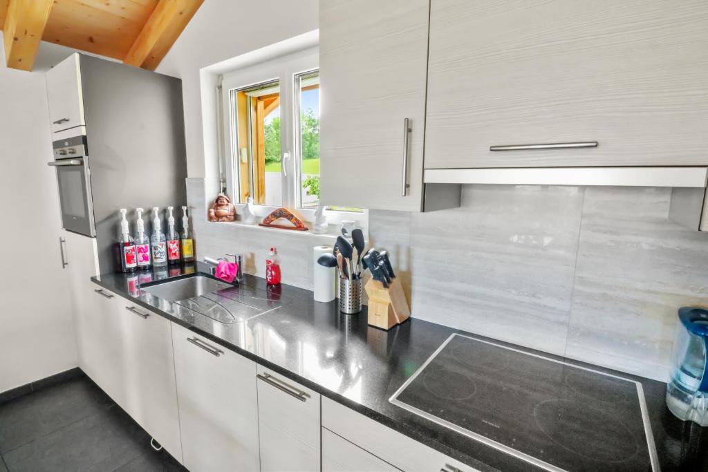 Kuchyň nebo kuchyňský kout v ubytování Logement avec vue sur la plaine