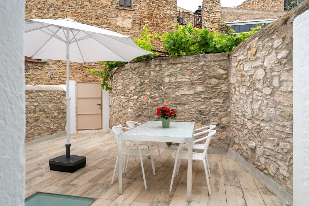 Patio alebo iná vonkajšia časť ubytovania Alta House Apartments 3 Calas