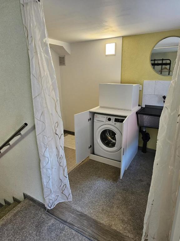 Airolo with private parking - Appartement De Deux Chambres