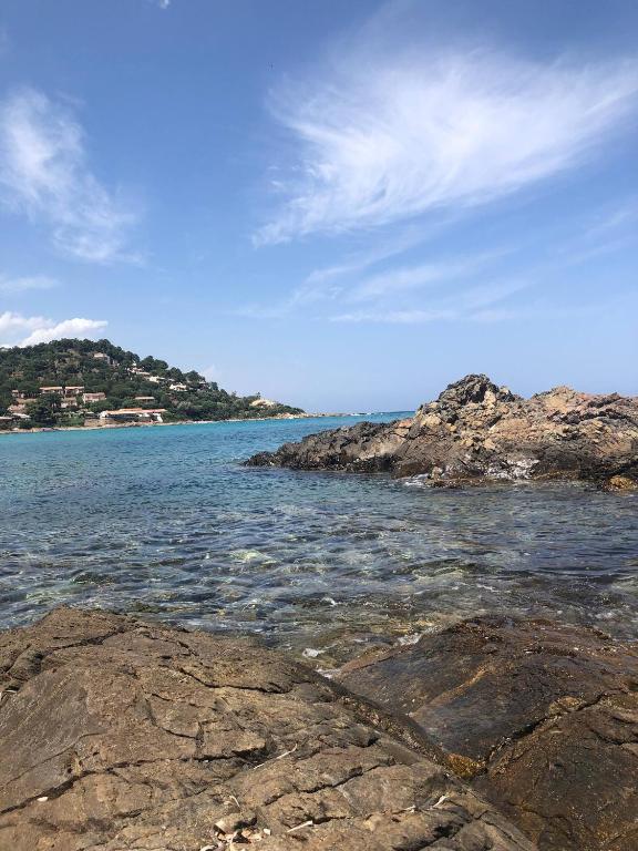 a view of the ocean with rocks in the water at Jolie T2 bord de mer corse du sud in Conca