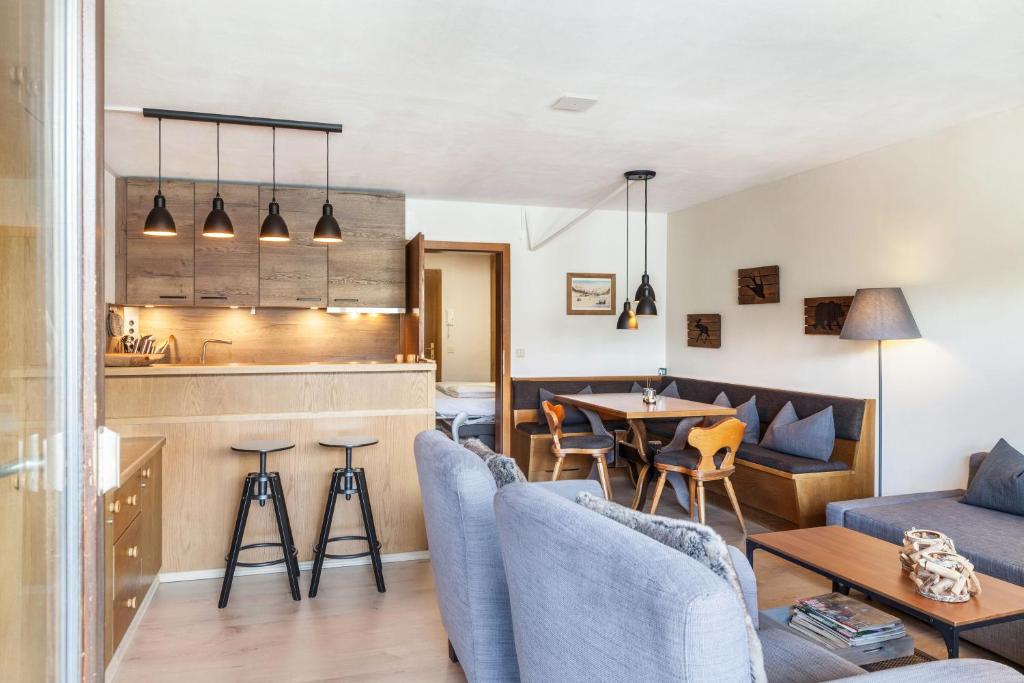A seating area at Haus Excelsior Top 31