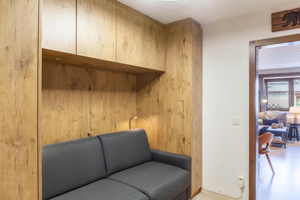 A seating area at Haus Excelsior Top 31