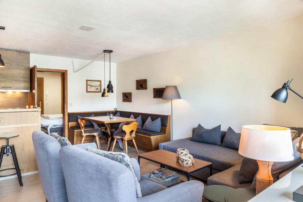 A seating area at Haus Excelsior Top 31