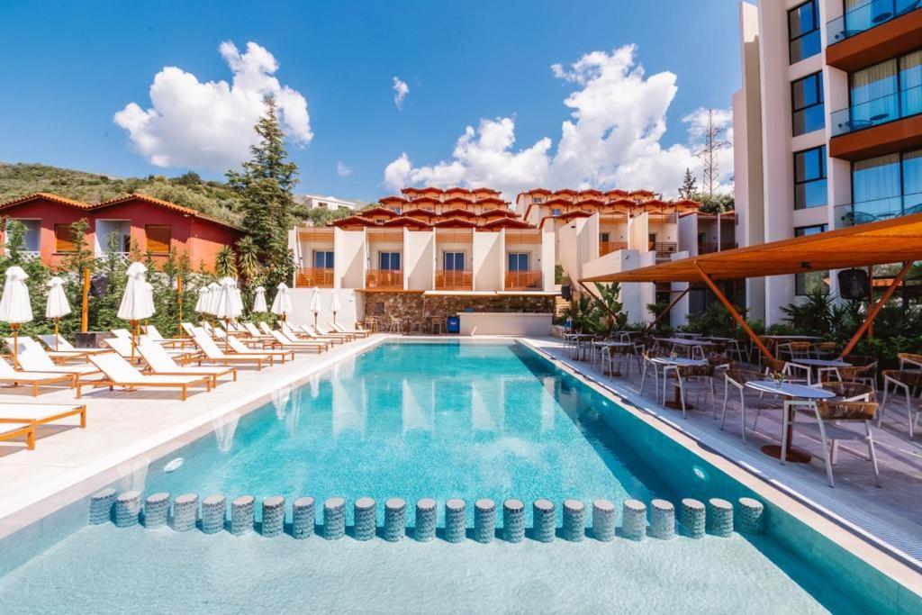Bazén v ubytování Hotel Olympia Touristic Village nebo v jeho okolí