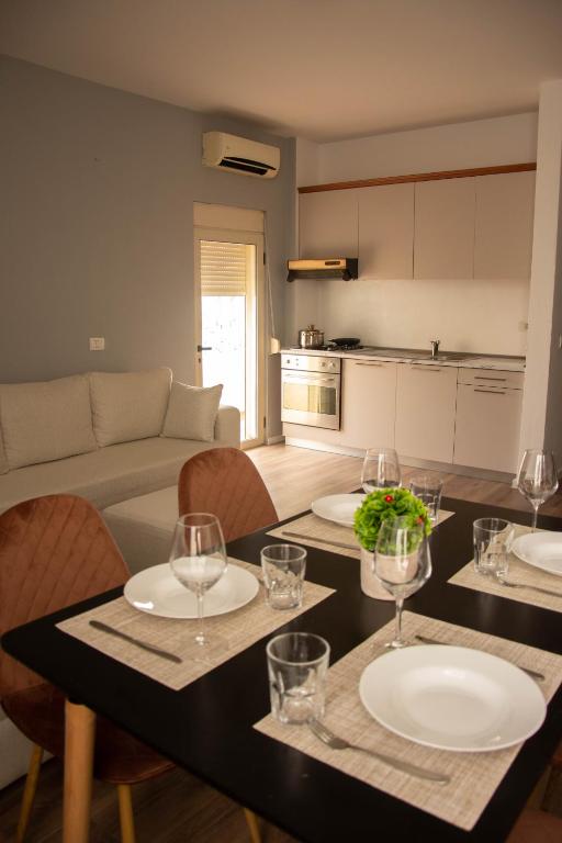 Kuchyň nebo kuchyňský kout v ubytování Wave Beachfront Apartments