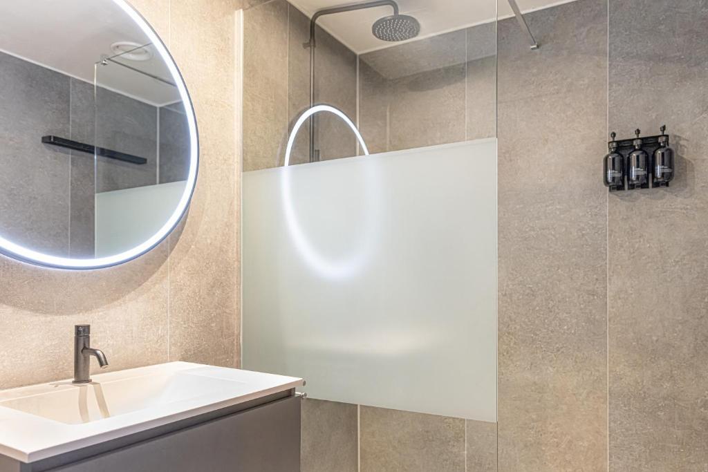 Koupelna v ubytování M Hotel