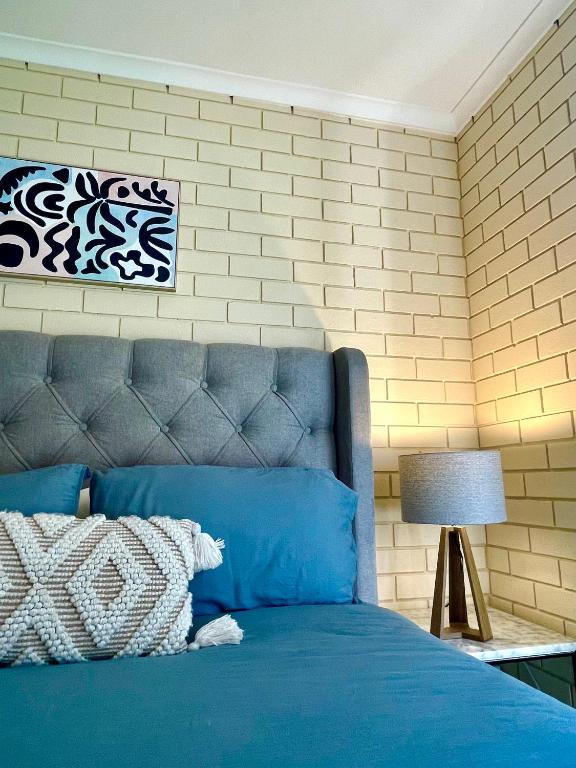 “Riverbank Retreat” Central unit on the river, Wagga Wagga (updated