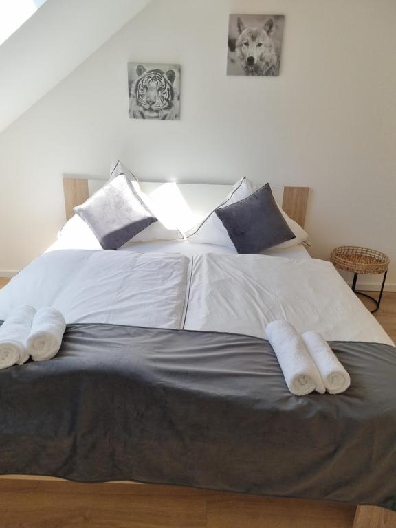 Postel nebo postele na pokoji v ubytování A&F Hotel Chemnitz