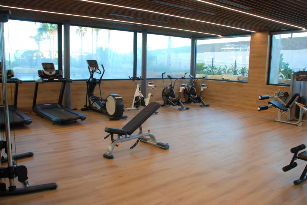 Fitness centrum a/nebo fitness zařízení v ubytování Luxurious apartment in Flamenca Village with pool view VDE-095