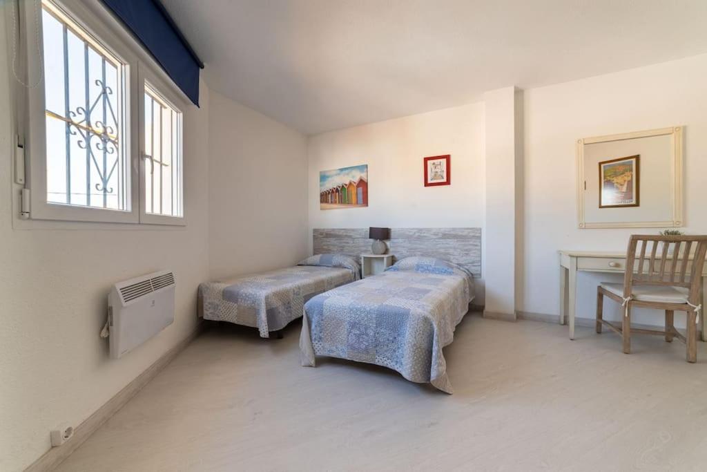 Postel nebo postele na pokoji v ubytování Altea Casco Antiguo Apartamento con terraza