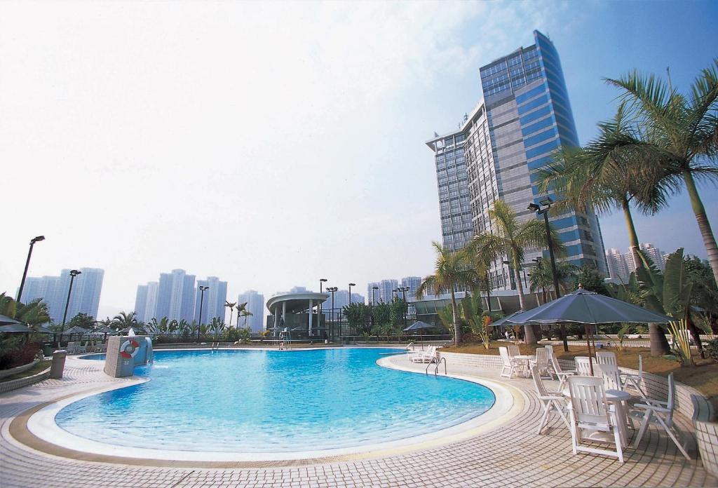 Bazén v ubytování Harbour Plaza Resort City nebo v jeho okolí