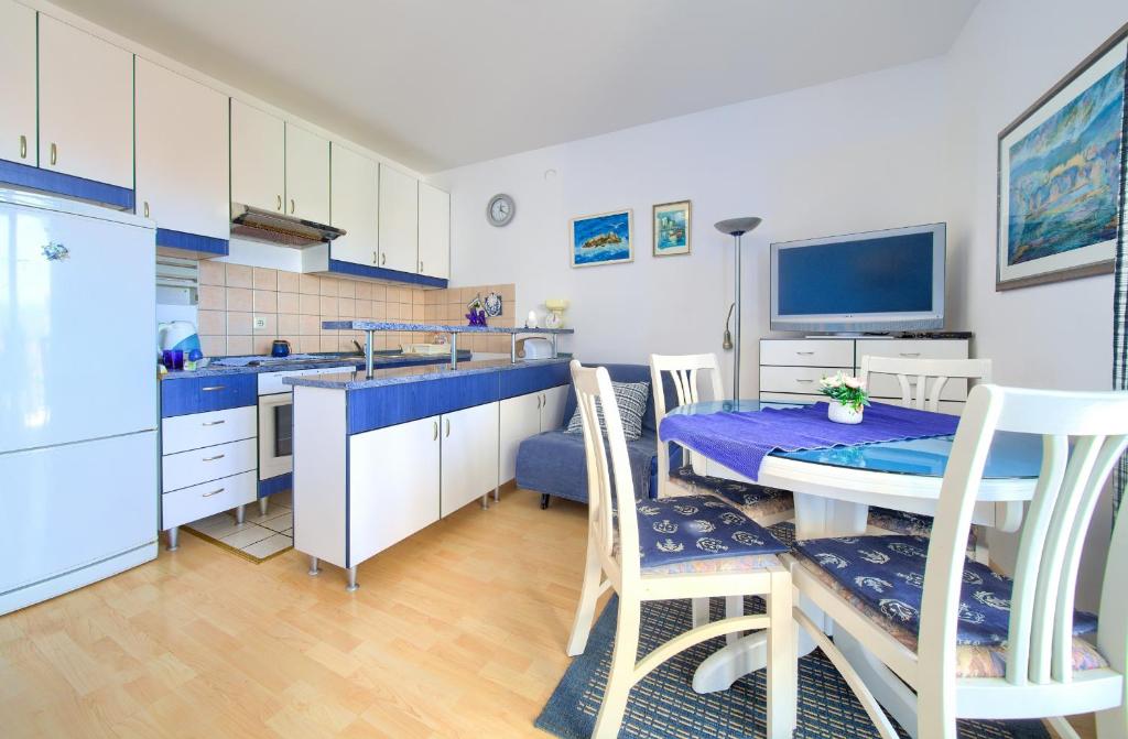 Kuchyň nebo kuchyňský kout v ubytování Apartment Henrik