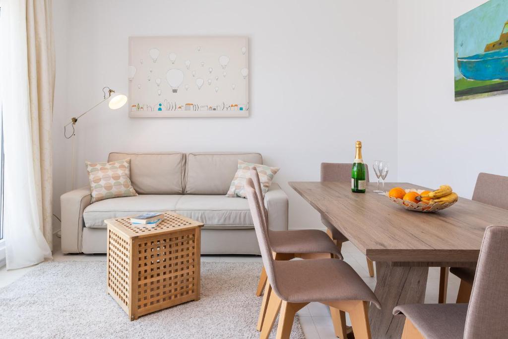 Posezení v ubytování Villa Jolara With Heated Pool - Deluxe Apartments 4 & 19