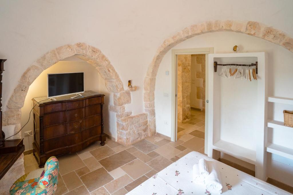 A television and/or entertainment centre at Trulli Audendum