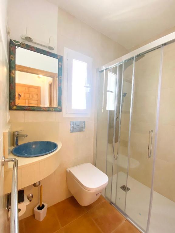 Koupelna v ubytování Villa Los Robles en Playa den Bossa con Piscina Privada