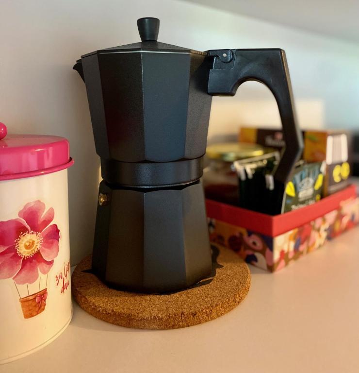 Příslušenství pro přípravu čaje a kávy v ubytování Lucky Home - Apartment Art Grožnjan