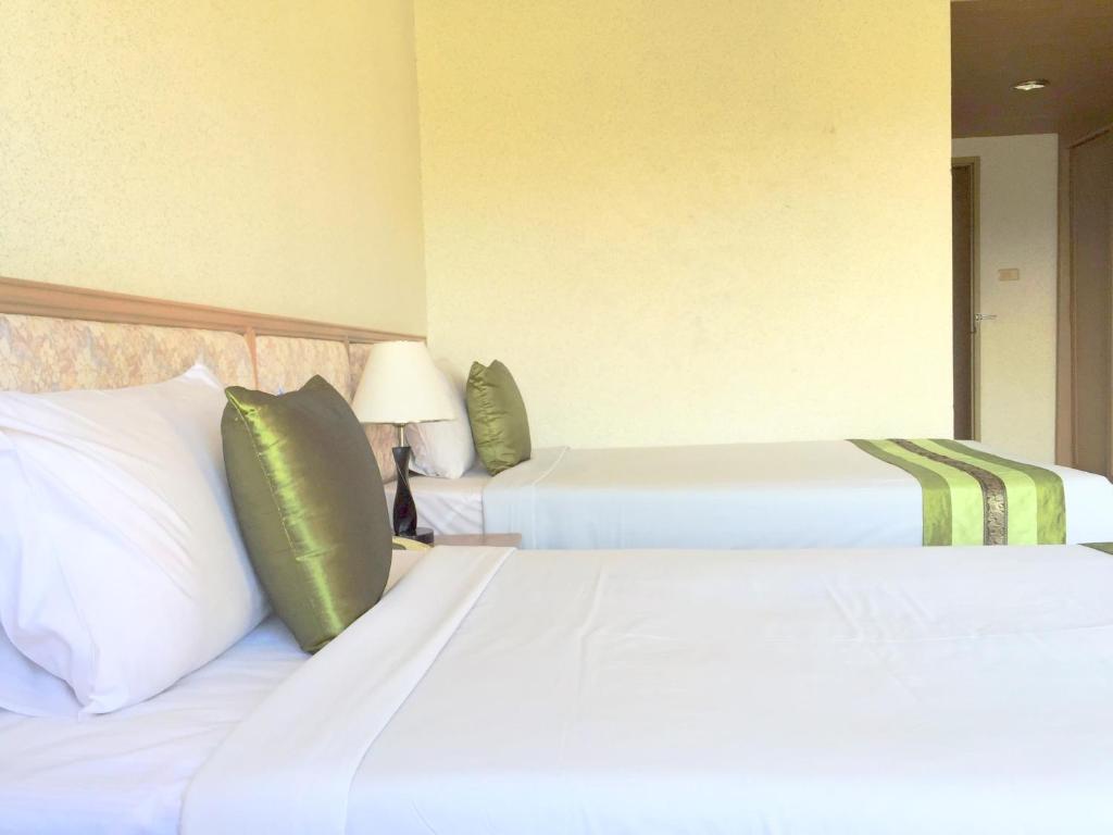 Postel nebo postele na pokoji v ubytování Takiab Beach Resort