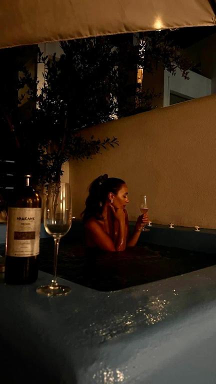 Nápoje v ubytování The Muses of Santorini Private Jacuzzi Suites