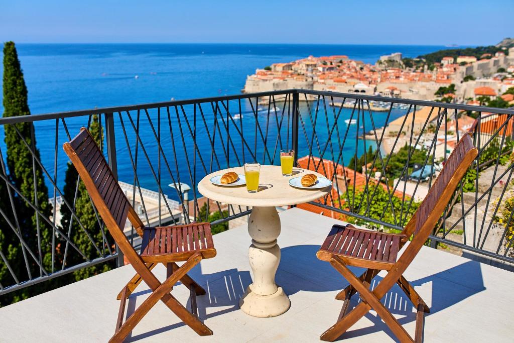 Yellow SeaView Apartment