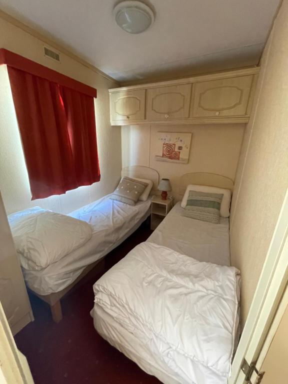 a small room with two beds and a window at Le Murmont in Thonnance-lès-Joinville