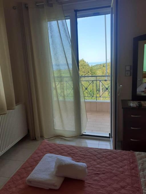 Кровать или кровати в номере SIMOS' sea view house
