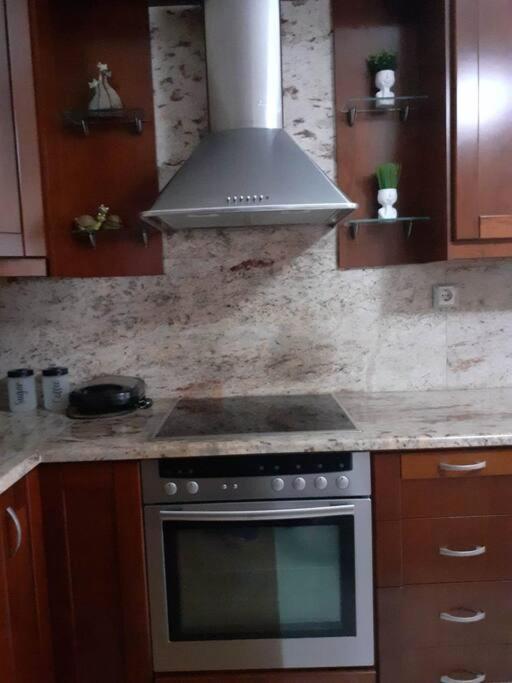 Кухня или мини-кухня в SIMOS' sea view house
