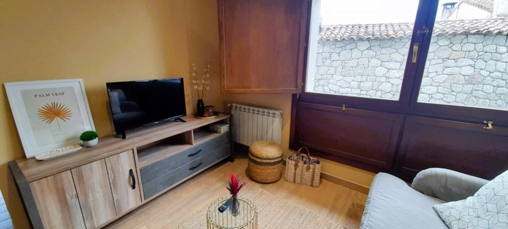 TV a/nebo společenská místnost v ubytování Gestiona2R - Casa de 3 habitaciones caminando a la playa de Celorio