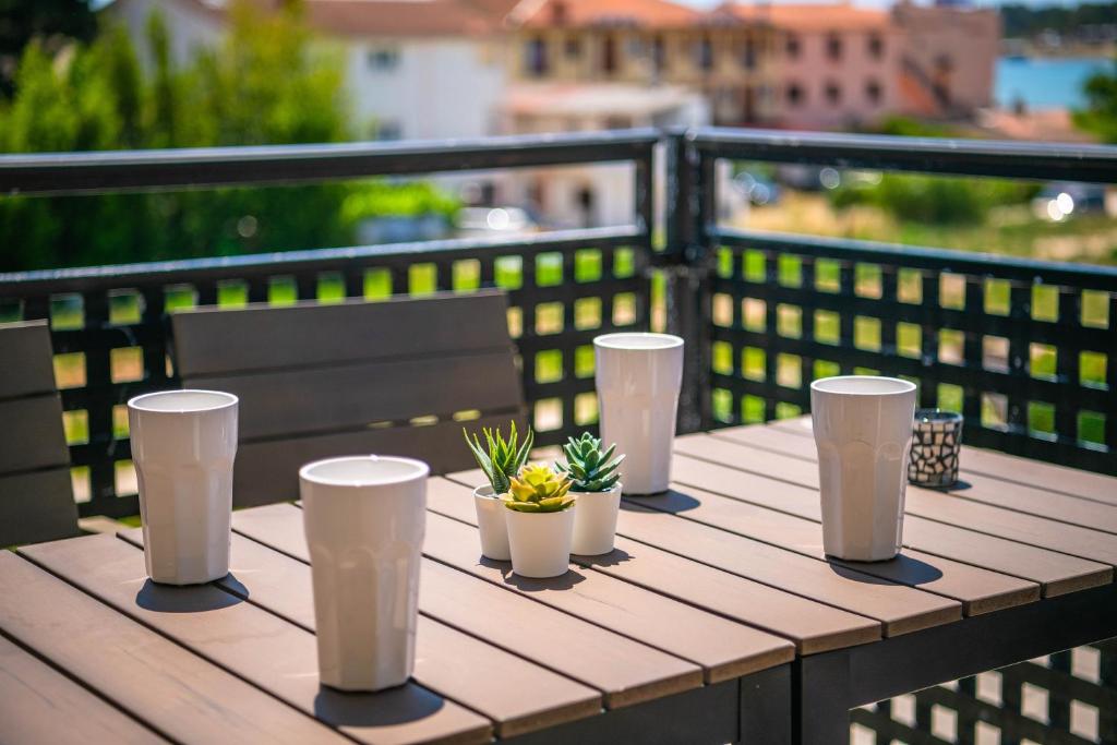 A balcony or terrace at Apartman Bijeca - Medulin