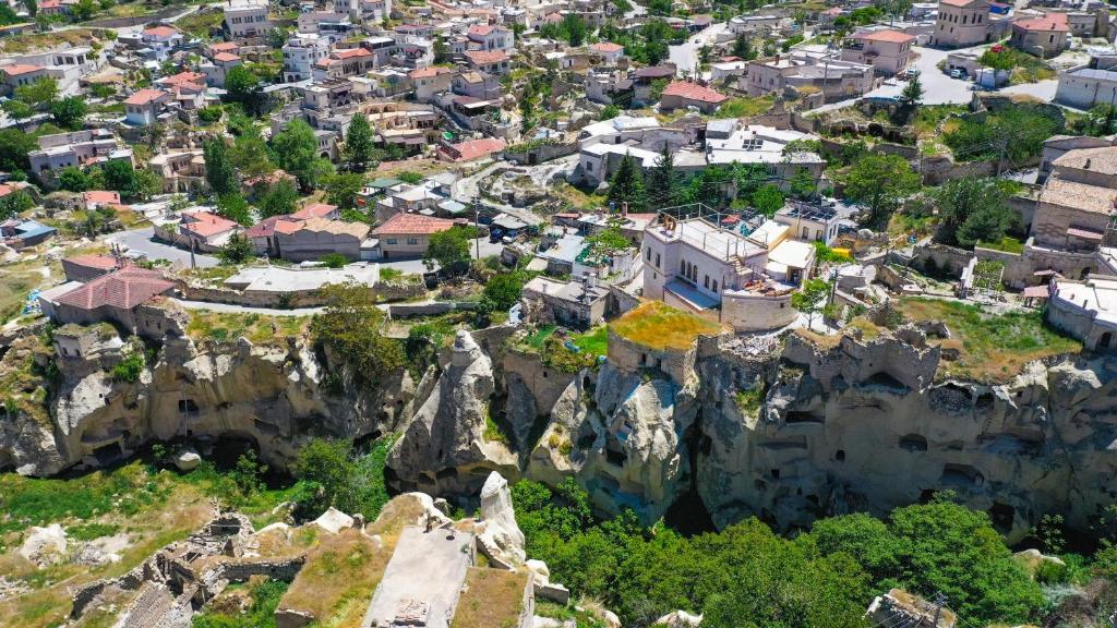 Άποψη από ψηλά του Heritage Cave Suites