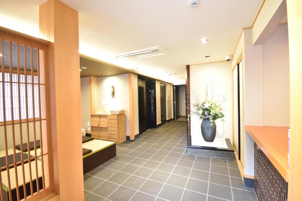 a hallway of a bathroom with a vase of flowers at K-style Higashihonganji in Shimmachidōri