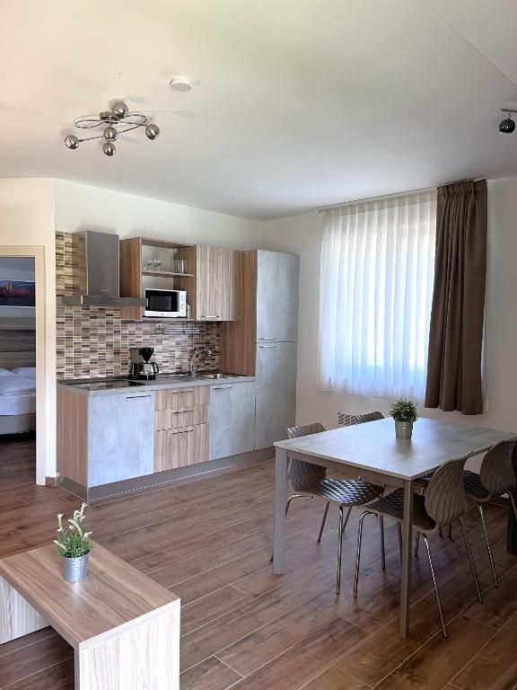 Kuchyň nebo kuchyňský kout v ubytování Apartments Roemerschlucht