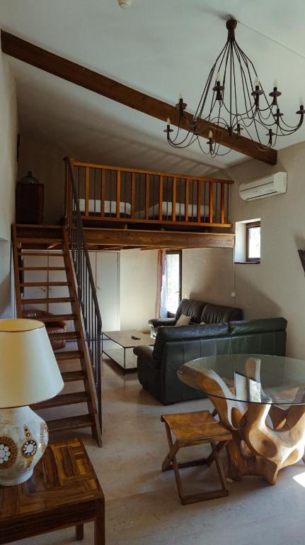 Posezení v ubytování Hôtel la Fête en Provence