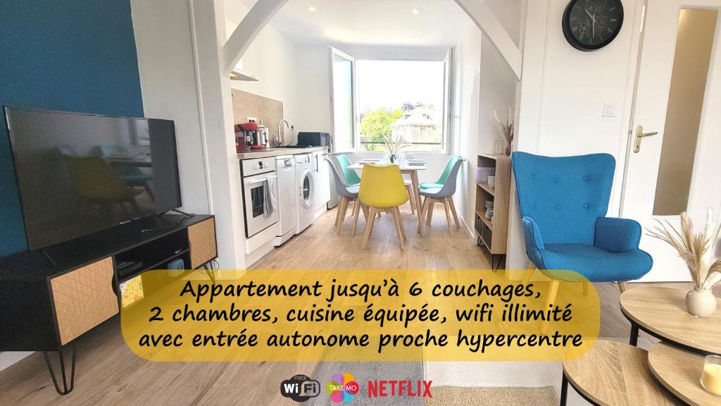 um apartamento com uma cozinha e uma sala de jantar em Le belle vue – tout confort em Saint-Brieuc