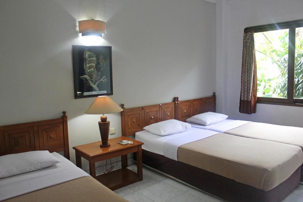 Postel nebo postele na pokoji v ubytování Hotel Winotosastro Garden