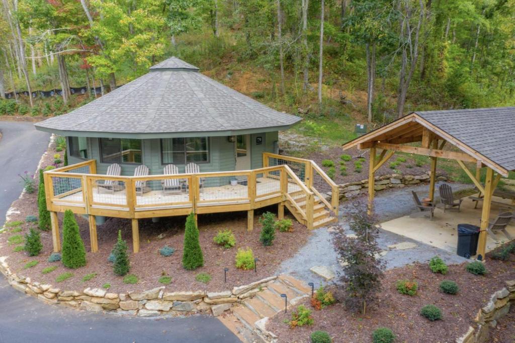 Tree House Lodging Two in Springdale Golf Resort, Canton (updated