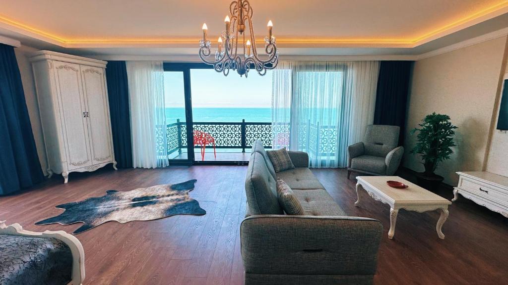 Posezení v ubytování BİLİRİS HOTEL
