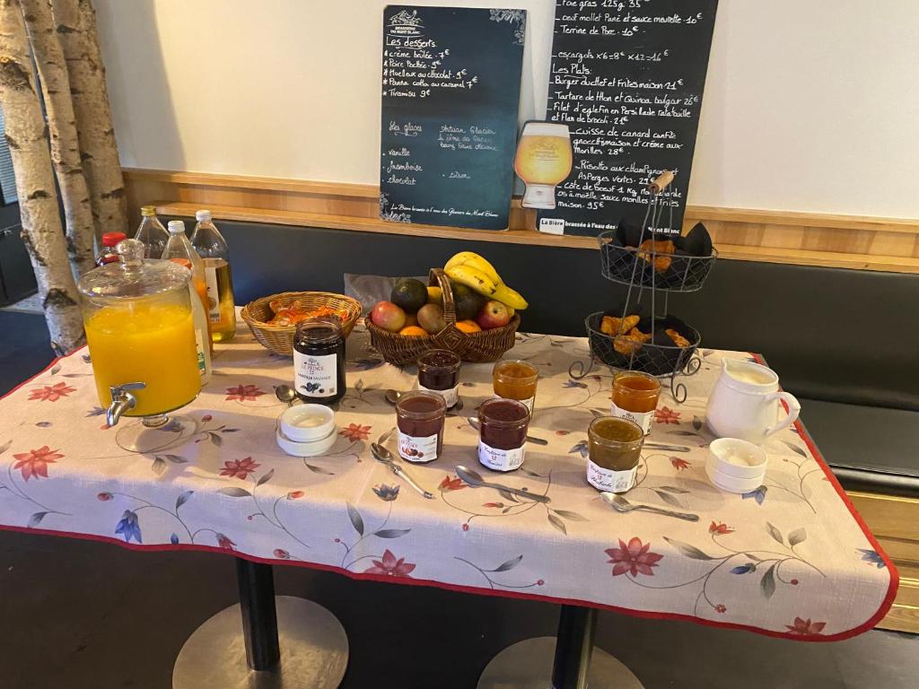 a table with food and drinks on top of it at Hôtel Restaurant "La Petite Auberge" in Bourg-Saint-Maurice