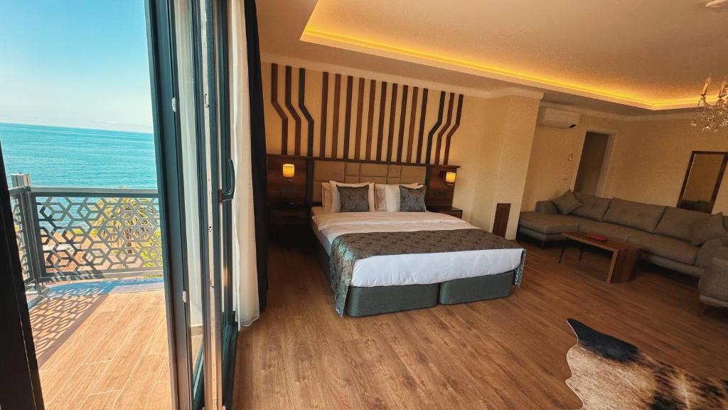 Postel nebo postele na pokoji v ubytování BİLİRİS HOTEL