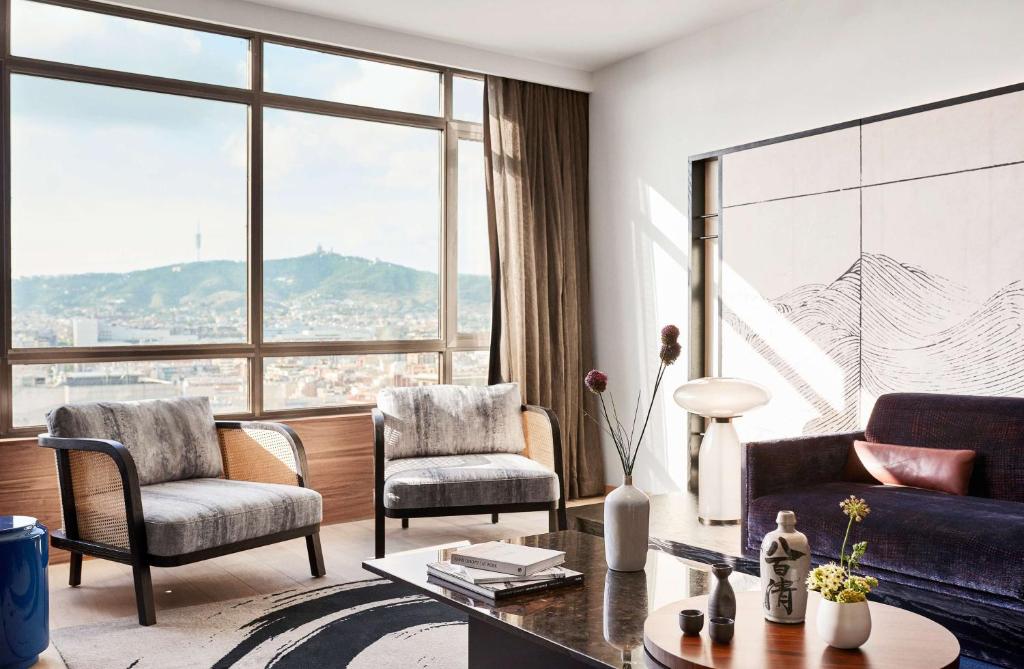 Nespecifikovaný výhled na hory nebo výhled na hory při pohledu z hotelu