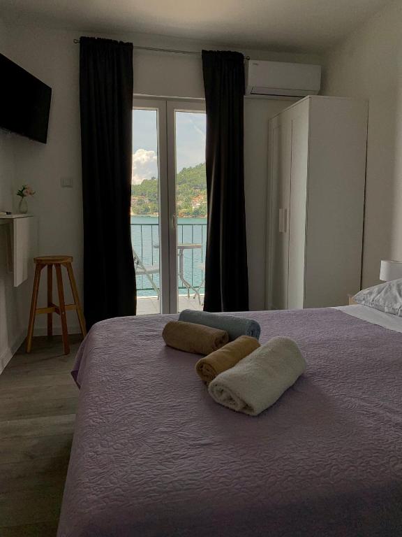 Postel nebo postele na pokoji v ubytování Apartmani Divić