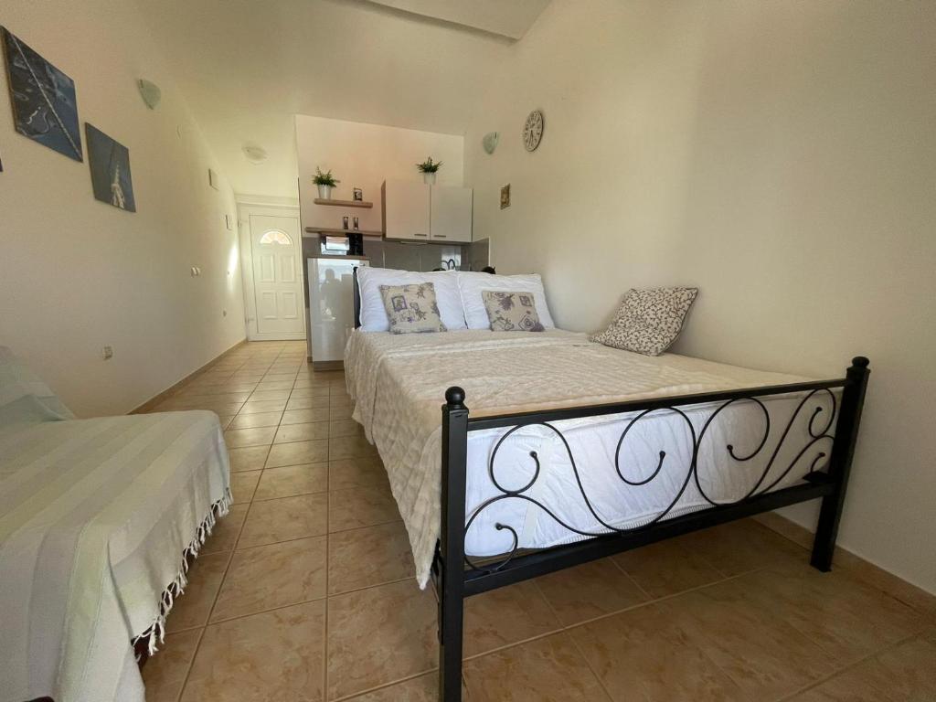 Posteľ alebo postele v izbe v ubytovaní Apartmani Cesarec