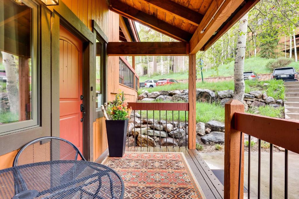 Zahrada ubytování Elegant Vail Home - Walk to Booth Falls Trail